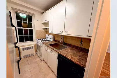 140-18 Burden Crescent #310, Briarwood, NY 11435 - Photo 8