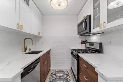 17-85 215 #14L, Bayside, NY 11360 - Photo 4