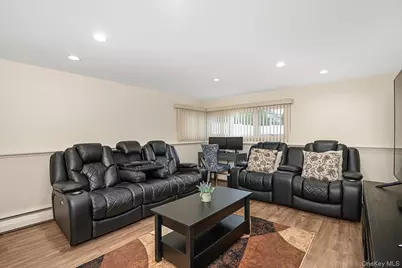 525 Roosevelt Avenue, Massapequa Park, NY 11762 - Photo 18