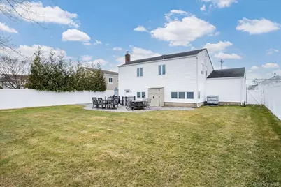 525 Roosevelt Avenue, Massapequa Park, NY 11762 - Photo 22