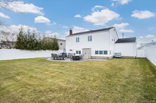 525 Roosevelt Ave, Massapequa Park, NY 11762 - Photo 22