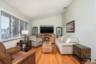 525 Roosevelt Ave, Massapequa Park, NY 11762 - Photo 8