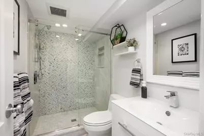 525 Roosevelt Avenue, Massapequa Park, NY 11762 - Photo 16