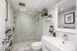 525 Roosevelt Ave, Massapequa Park, NY 11762 - Photo 16