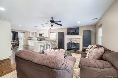 12 Summit Street, Patchogue, NY 11772 - Photo 4