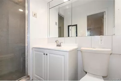 25 Canterbury Road #2F, Great Neck, NY 11021 - Photo 14