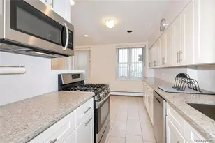 25 Canterbury Rd, Great Neck, NY 11021 - Photo 10