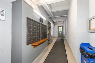 25 Canterbury Rd, Great Neck, NY 11021 - Photo 22