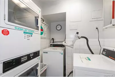 25 Canterbury Road #2F, Great Neck, NY 11021 - Photo 18