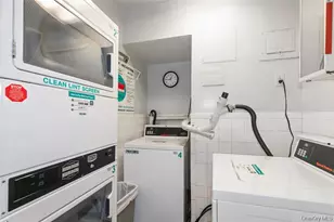 25 Canterbury Rd, Great Neck, NY 11021 - Photo 18