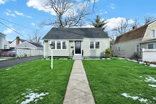 450 Rhodes Ln, West Hempstead, NY 11552 - Photo 2