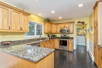 25 Sheryl Crescent, Smithtown, NY 11787 - Photo 18