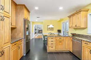 25 Sheryl Crescent, Smithtown, NY 11787 - Photo 22