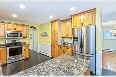 25 Sheryl Crescent, Smithtown, NY 11787 - Photo 20