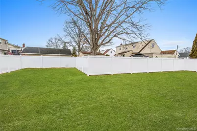 961 N Broadway, Massapequa, NY 11758 - Photo 4