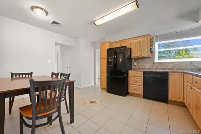 3 Adrienne Court, Hauppauge, NY 11788 - Photo 16