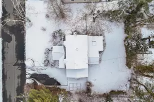 95 Oakdale Ln, East Hills, NY 11577 - Photo 30