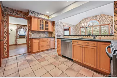 95 Oakdale Lane, East Hills, NY 11577 - Photo 10