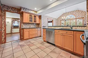 95 Oakdale Ln, East Hills, NY 11577 - Photo 10