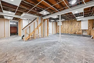 95 Oakdale Ln, East Hills, NY 11577 - Photo 24