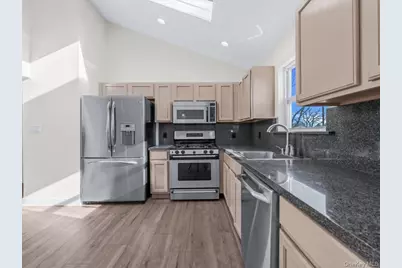 610 Windmill Avenue, West Babylon, NY 11704 - Photo 8