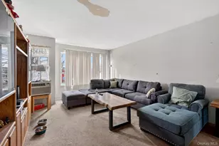 327 Willow Rd E, New York, NY 10314 - Photo 8