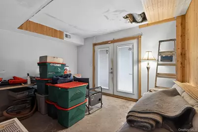 327 Willow Road E, New York, NY 10314 - Photo 18