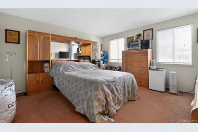 327 Willow Road E, New York, NY 10314 - Photo 16