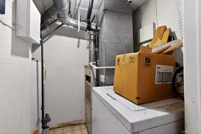 327 Willow Road E, New York, NY 10314 - Photo 24