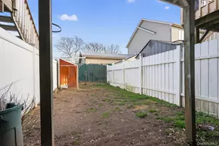 327 Willow Rd E, New York, NY 10314 - Photo 22