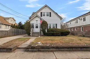 5 Cedar Ave, Farmingdale, NY 11735 - Photo 2