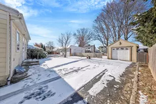 36 Frost Pond Rd, Glen Cove, NY 11542 - Photo 6