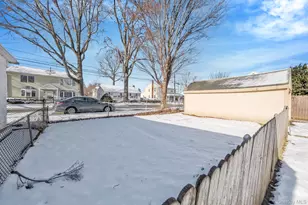 36 Frost Pond Rd, Glen Cove, NY 11542 - Photo 10