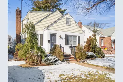 191 Euston Road S, Garden City South, NY 11530 - Photo 2