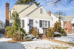 191 Euston Rd S, Garden City South, NY 11530 - Photo 2