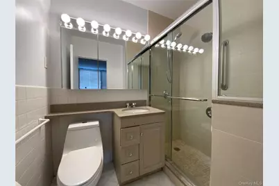 27110 Grand Central Parkway #1E, Floral Park, NY 11005 - Photo 22