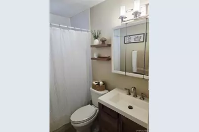 6 E Kissimee Road, Lindenhurst, NY 11757 - Photo 6