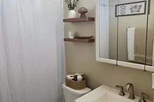 6 E Kissimee Rd, Lindenhurst, NY 11757 - Photo 6