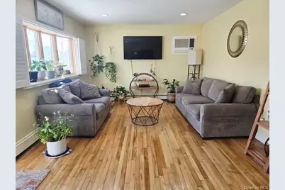 6 E Kissimee Road, Lindenhurst, NY 11757 - Photo 4