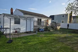 6 E Kissimee Rd, Lindenhurst, NY 11757 - Photo 14