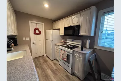 6 E Kissimee Road, Lindenhurst, NY 11757 - Photo 6