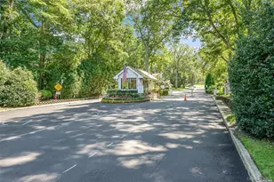 852 Skyline Dr, Coram, NY 11727 - Photo 2