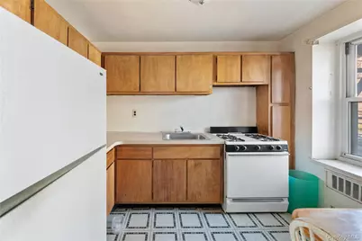 370 Westchester Avenue #2N, Port Chester, NY 10573 - Photo 4