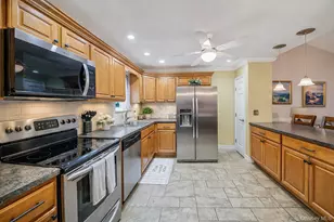 7 Poinsetta Ave, Middle Island, NY 11953 - Photo 6