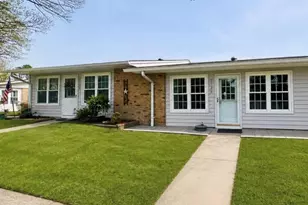 278 Berwick Ct, Ridge, NY 11961 - Photo 2