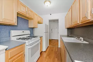 560 W Broadway, Long Beach, NY 11561 - Photo 8