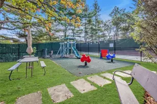 80 Northgate Cir, Melville, NY 11747 - Photo 22