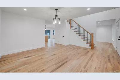 37 Locust Avenue S, Medford, NY 11763 - Photo 16