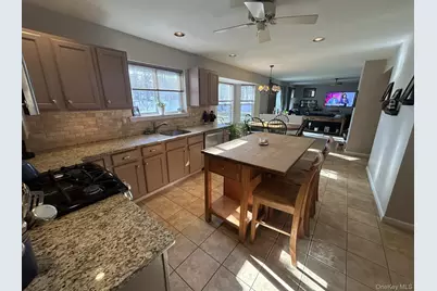 2 Daylilly Court, Middle Island, NY 11953 - Photo 6