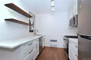 15 Hill Park Ave, Great Neck, NY 11021 - Photo 12